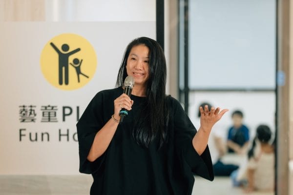 照顧者代表董怡芬本身是個劇場工作者，他表示，知道這個服務後，終於可以跟小孩一起來兩廳院，同步參與藝術的行為。（國家兩廳院提供攝影：蔡耀徵）