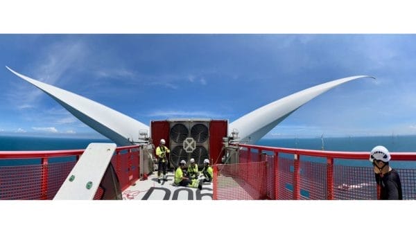 【圖二】為演練配合空勤總隊救援,海能風電-OCC-將旋翼風機葉片調整為「Y-型兔耳狀」,以鎖定防止葉片移動