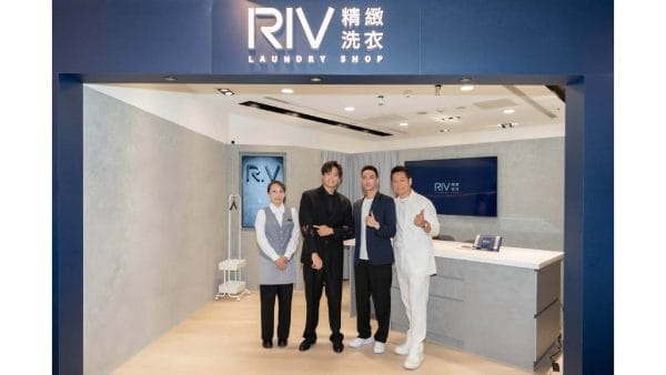 圖說1:RIV精緻洗衣的衣物管理師為每件送洗衣物客製化打造專屬護理方案,確保衣物保持最佳狀態