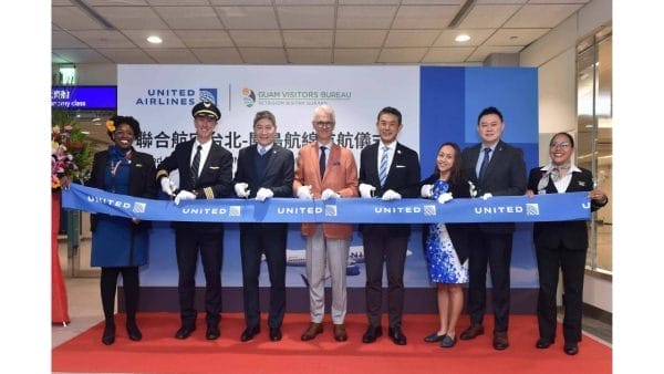 聯合航空正式首航台北至關島新航線，並於登機口舉行剪綵儀式