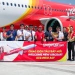 新聞稿照片二：越捷航空領導層、機組人員及團隊共同迎接新機抵達