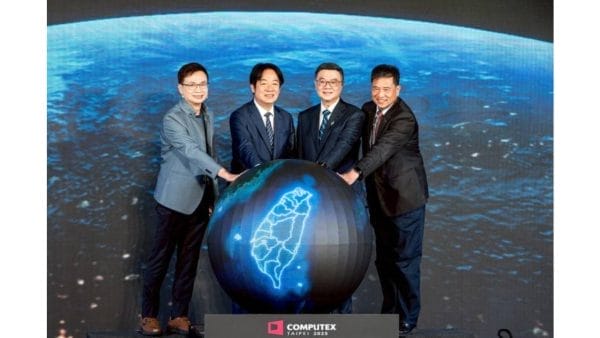 COMPUTEX 2025盛大開幕 眾多貴賓蒞臨現場 （左起：外貿協會董事長黃志芳、總統賴清德、行政院長卓榮泰、台北市電腦公會理事長彭双浪）