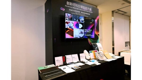 科思創在台北總部展出創新熱塑性聚氨酯解決方案，應用於各種AI相關產品，提升長期使用體驗。