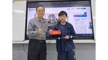 康乃薾國際實驗國高中連品羲同學的「速乾衣架」