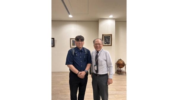 TeraView 亞洲區業務副總裁 Mr. Yong Seok (YS) Chang (左) and 筑波系統董事長許深福 (右) 合影