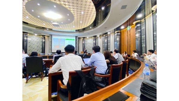 之光半導體創辦人暨技術長陳昇祐博士於產業講座中，深入剖析 CPO 技術突破與產業供應鏈轉折，分享 PIC Studio 平台如何驅動光電整合設計實現。