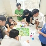 文化大學與世界展望會共同推動教育部大學社會責任（USR）計畫「青少年培力共學、共玩、共創科技新未來」，帶領世界展望會的師生走入俄國、法國與日本的文化世界，在互動體驗中拓展國際視野，深化對跨文化的理解與尊重。
