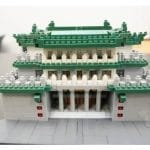 文化大學第一棟建築物-大成館,智慧積木不僅再現建築風貌，更延續歷史的脈絡，展現出創新的教育視野。
