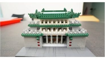 文化大學第一棟建築物-大成館,智慧積木不僅再現建築風貌，更延續歷史的脈絡，展現出創新的教育視野。