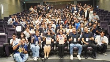 「服務學習學生團隊分享交流會」吸引優久大學聯盟13校師生140人參與，場面熱絡，展現文化大學推動服務學習、培養學生解決問題與社會參與能力的特色。