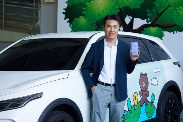 格上租車總經理林群盛展示Go Smart App。