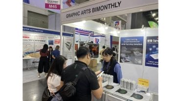 設計印象雜誌於曼谷 PACK PRINT INTERNATIONAL × CorruTec ASIA 展會展示「AI 對話式閱讀」服務，將紙本專業內容轉化為互動知識庫，吸引國際觀眾現場體驗智慧出版與數位互動的新可能。