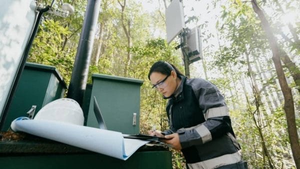 An engineer is debugging 5G signal base station.